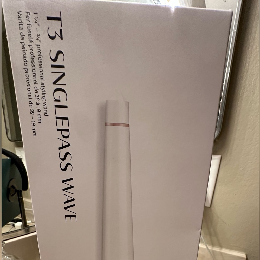 T3 SinglePass Wave Styling Wand - White